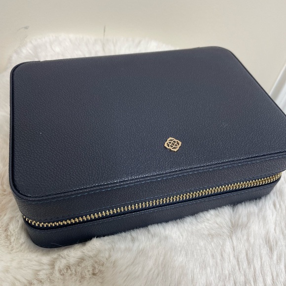 NWT Kendra Scott Medium Travel Jewelry Case! - Picture 4 of 11
